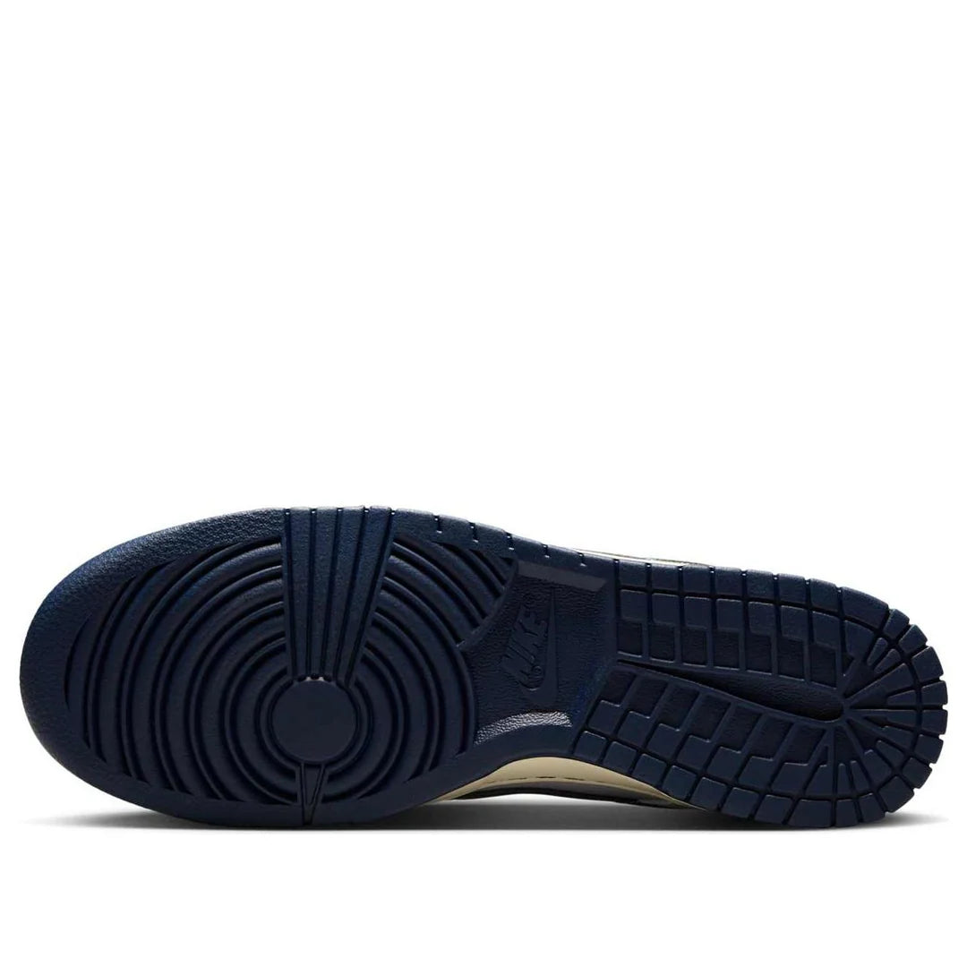 IM2222 101 Nike Dunk Low New York Yankees