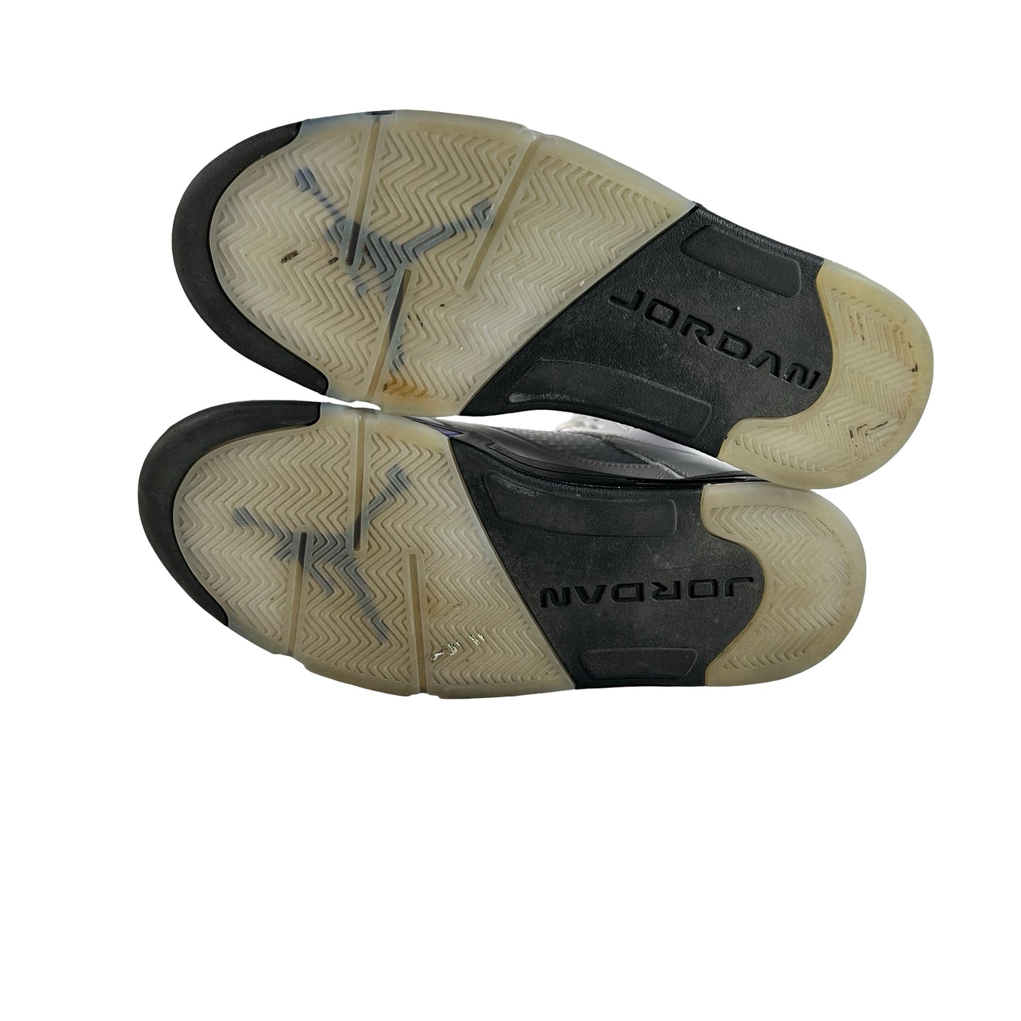 DD0587 141 Jordan 5 Retro Oscuro Concordia