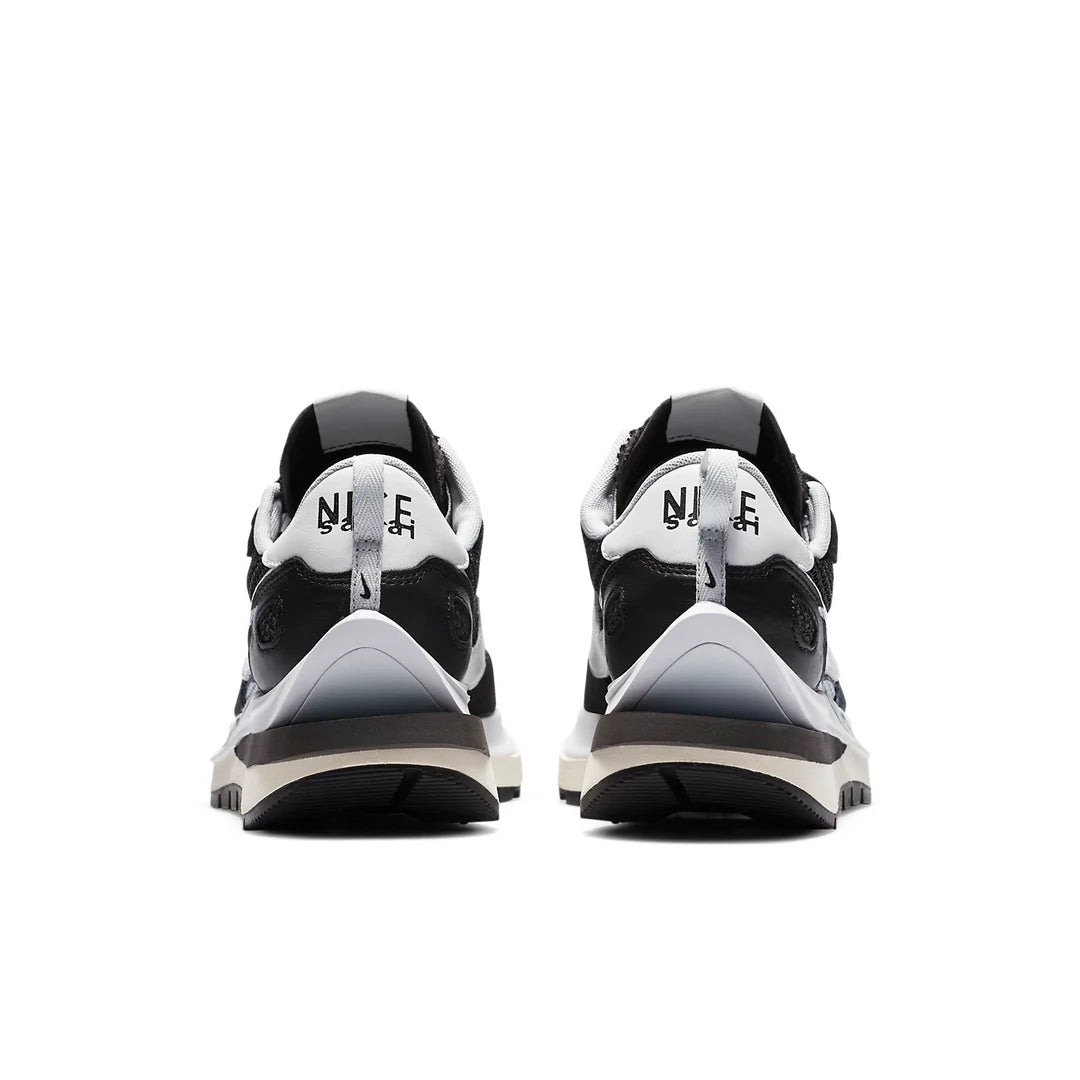 CV1363 001 Nike Vaporwaffle sacai Black White