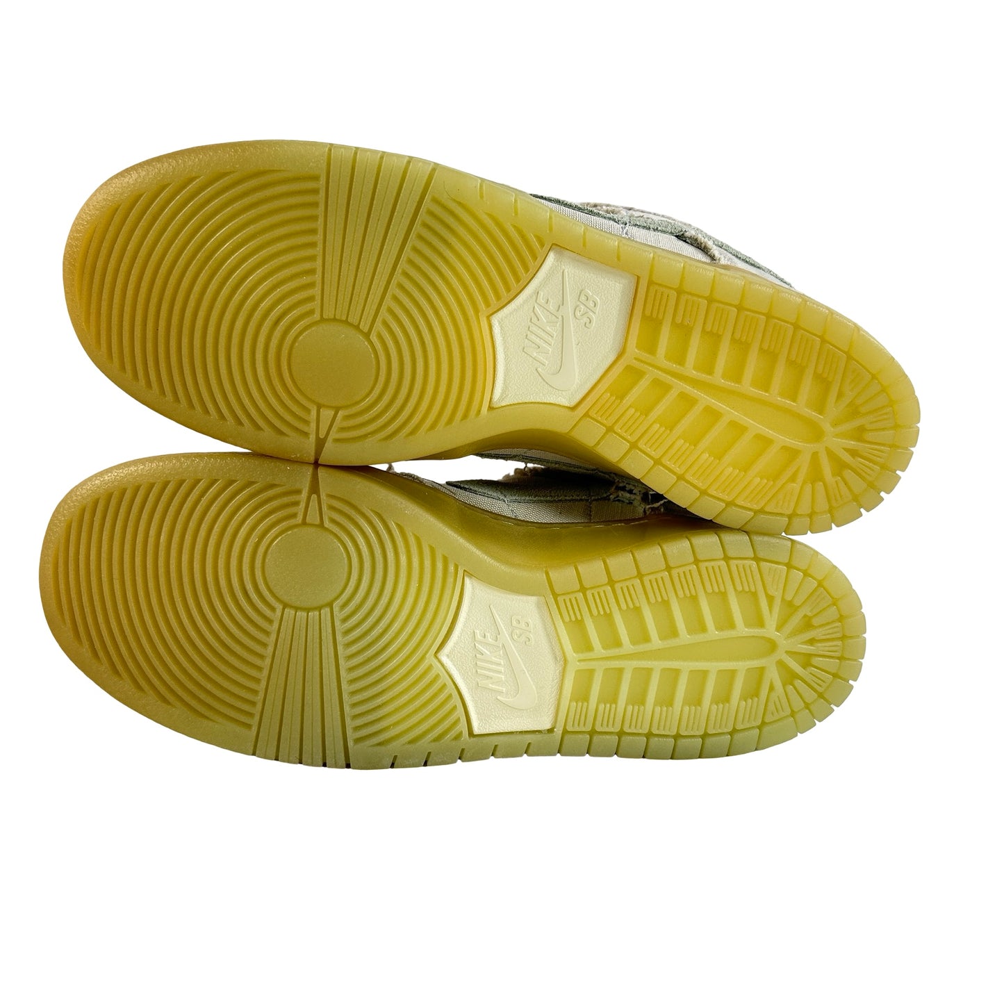DM0774 111 Nike SB Dunk Low Momia