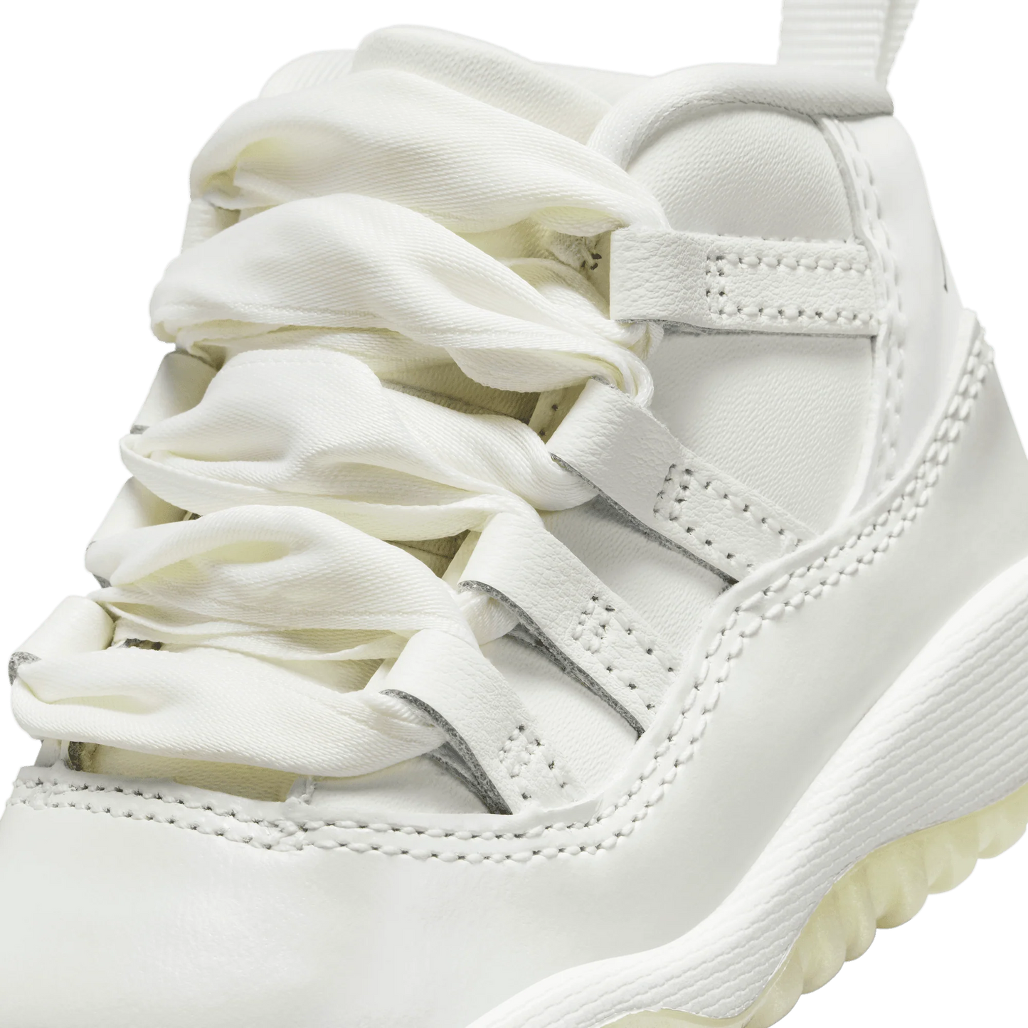 DO3856 110 Air Jordan 11 Retro Pearl (TD)