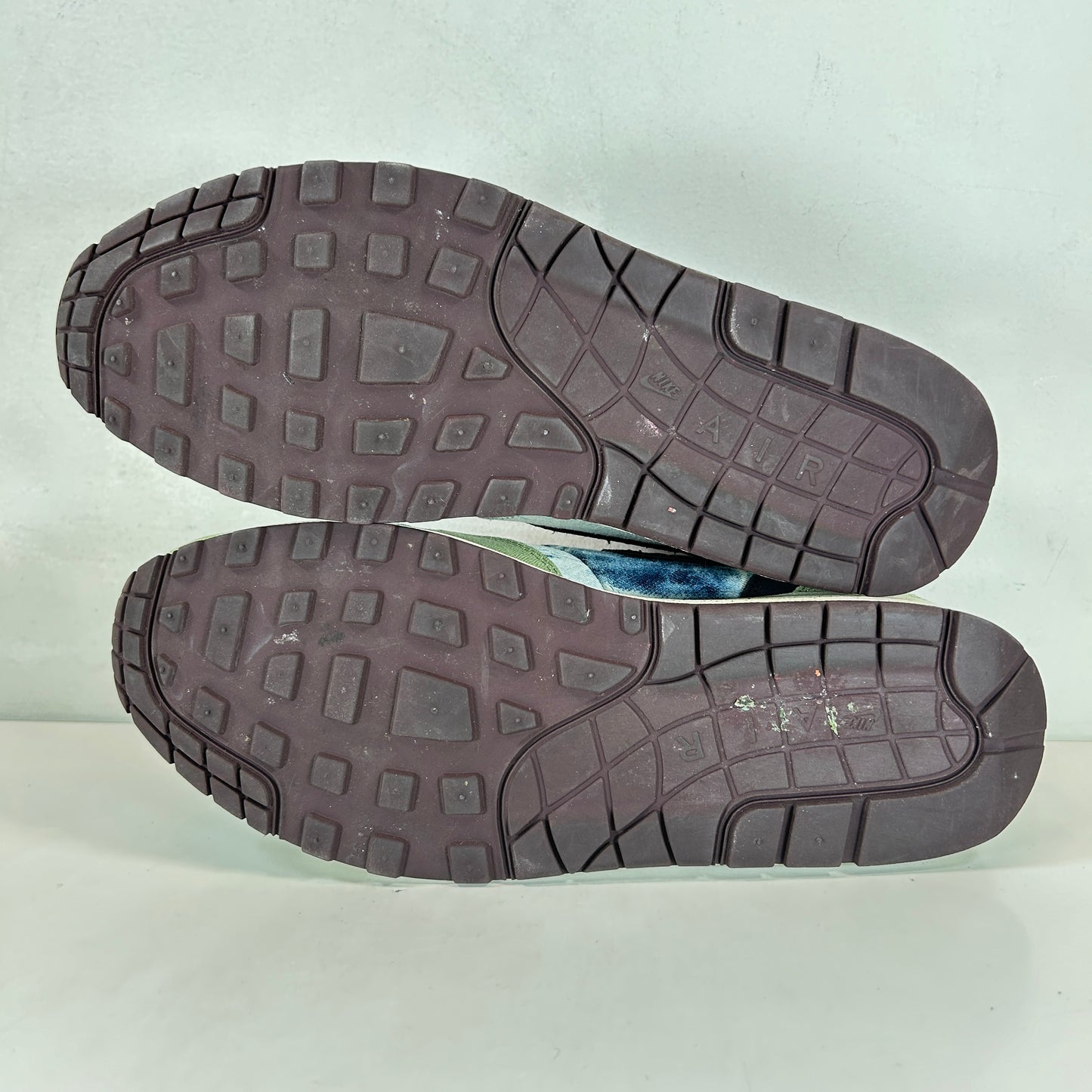DN1803 300 Nike Air Max 1 Concepts Denim Oliva Lona