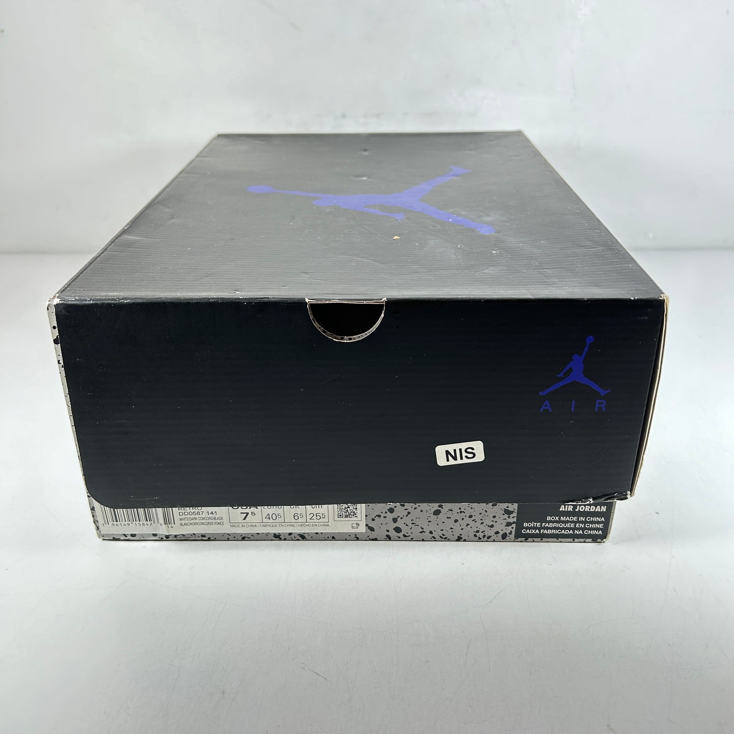 DD0587 141 Jordan 5 Retro Oscuro Concordia