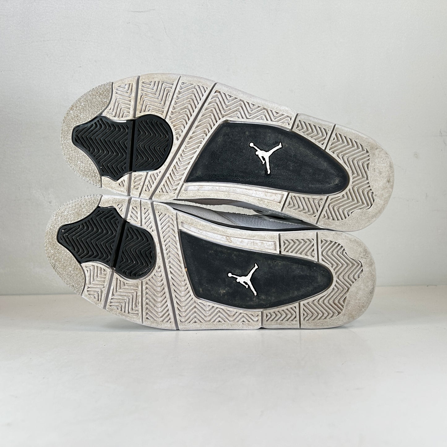 DH6927 111 Jordan 4 Retro Militar Negro