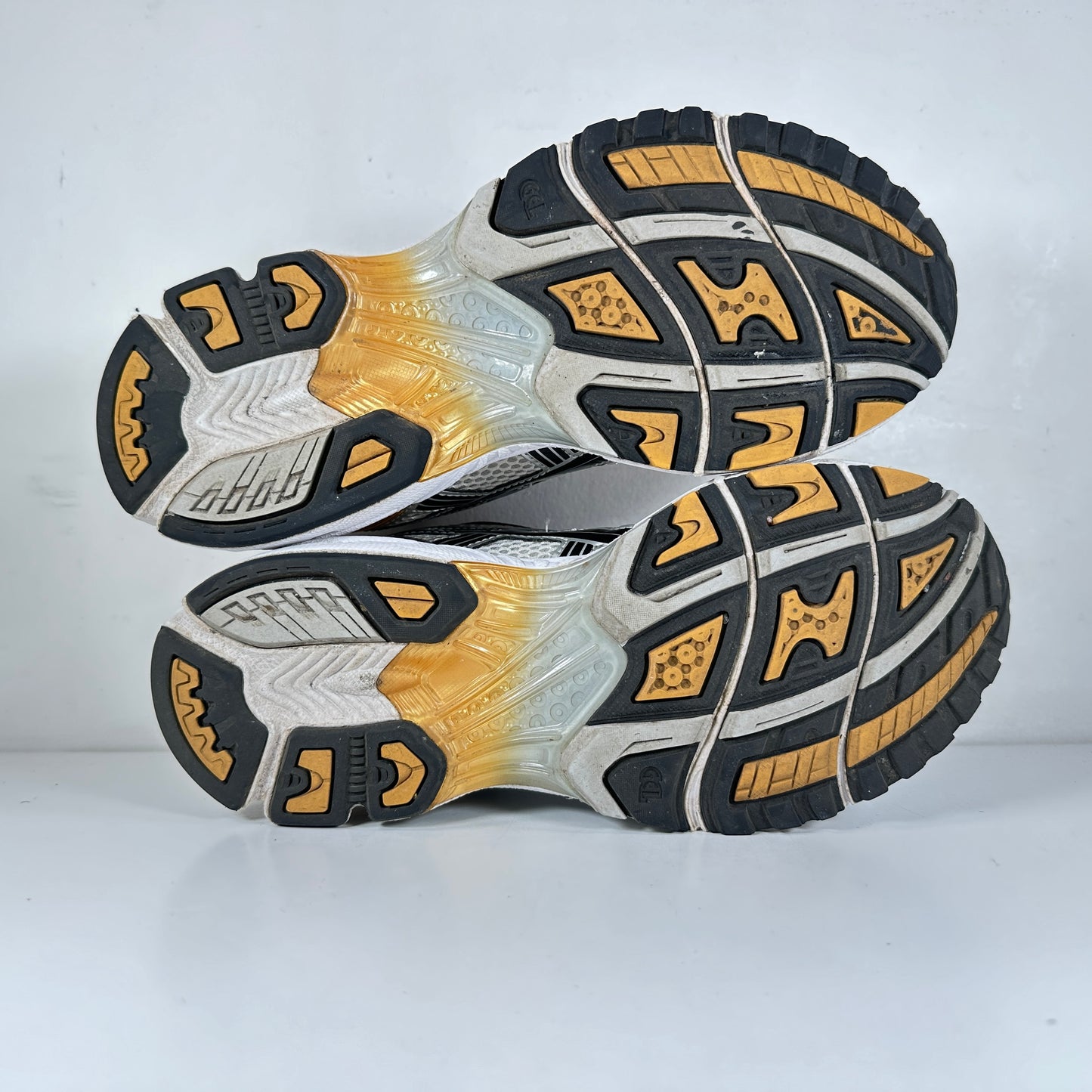 1201A019 102 ASICS Gel-Kayano 14 Blanco Oro puro