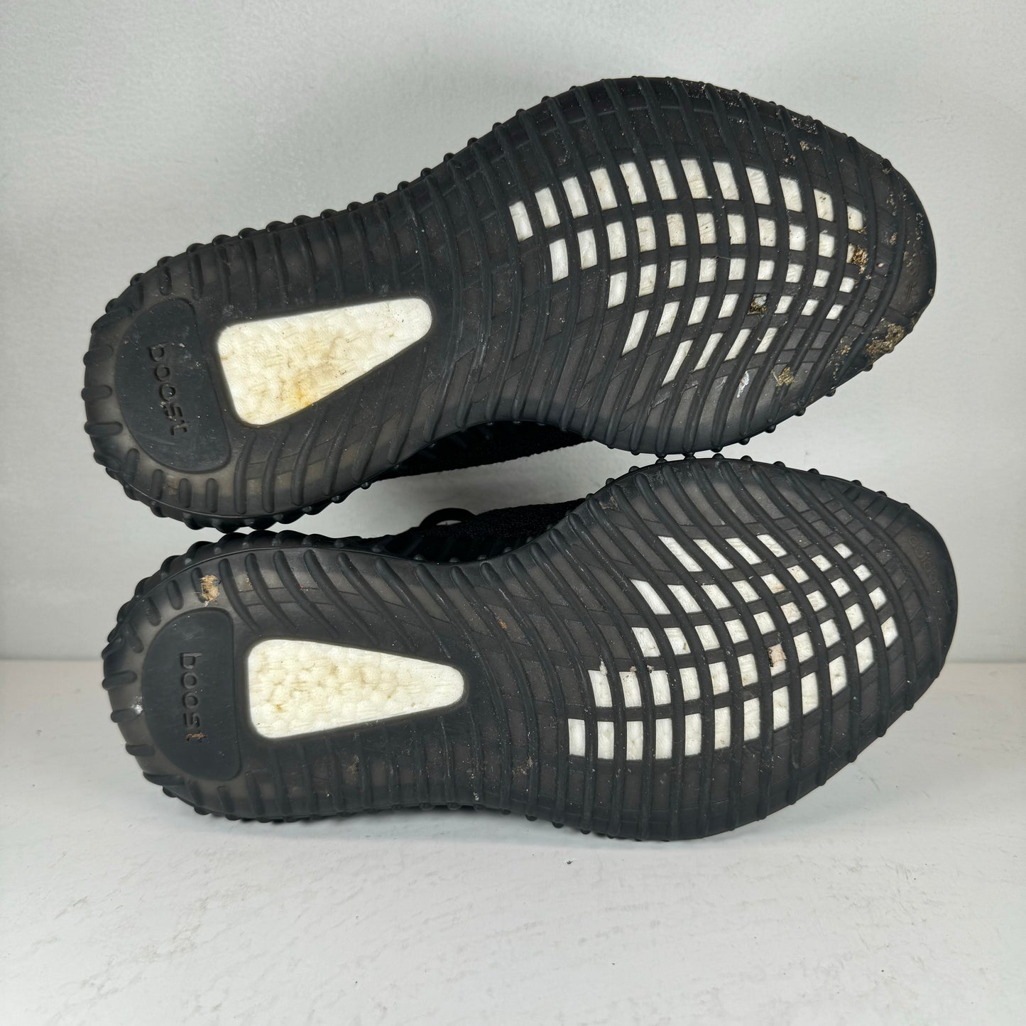 CP9652 Yeezy 350 V2 Criado