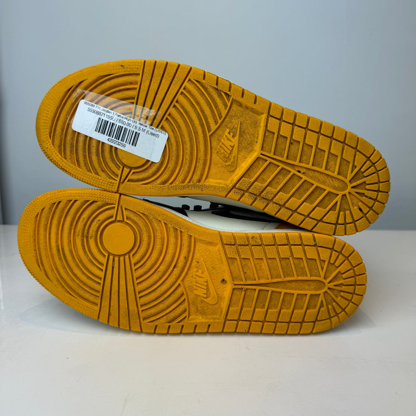 555088 711 Jordan 1 Retro High OG Punta amarilla