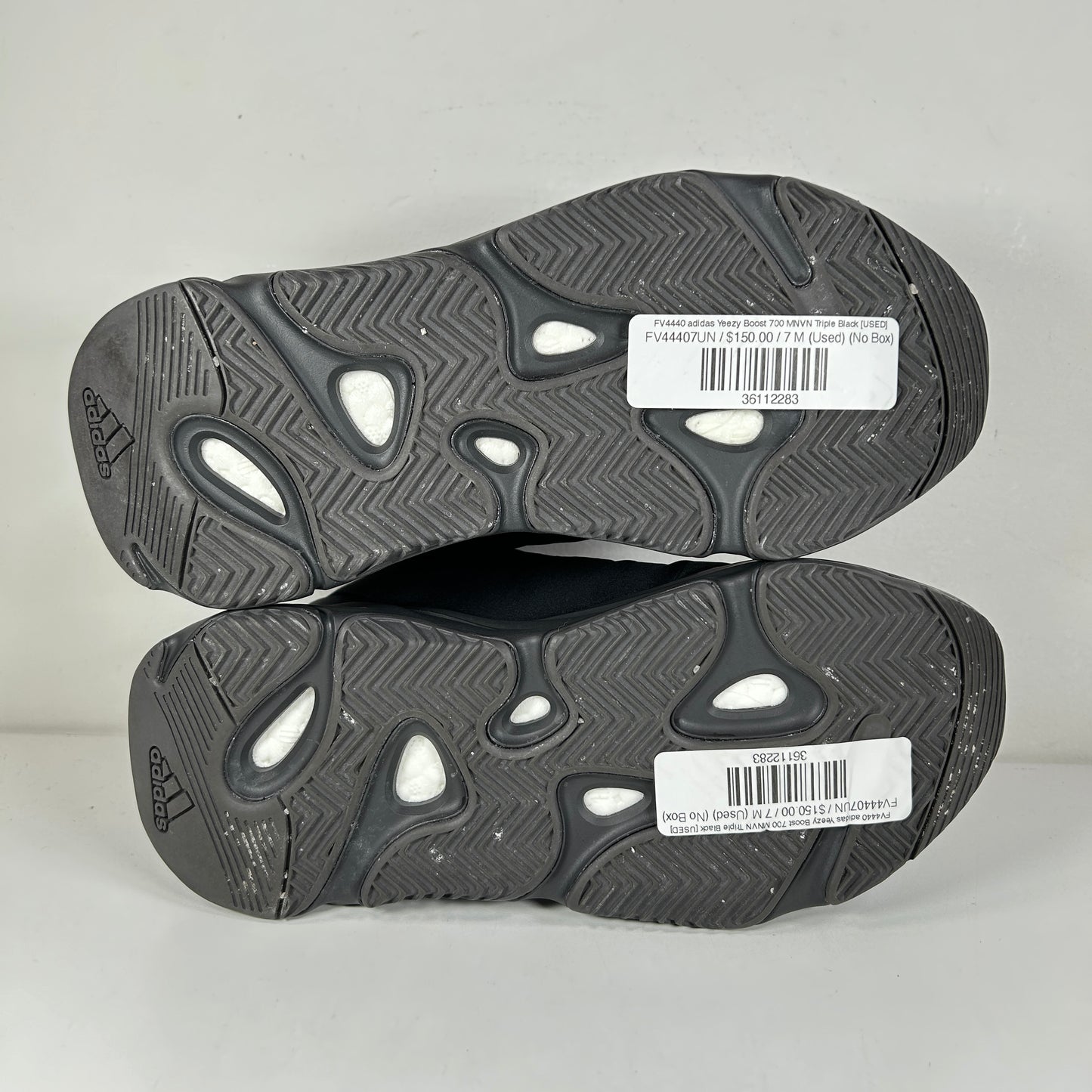 FV4440 adidas Yeezy Boost 700 MNVN Triple Negro