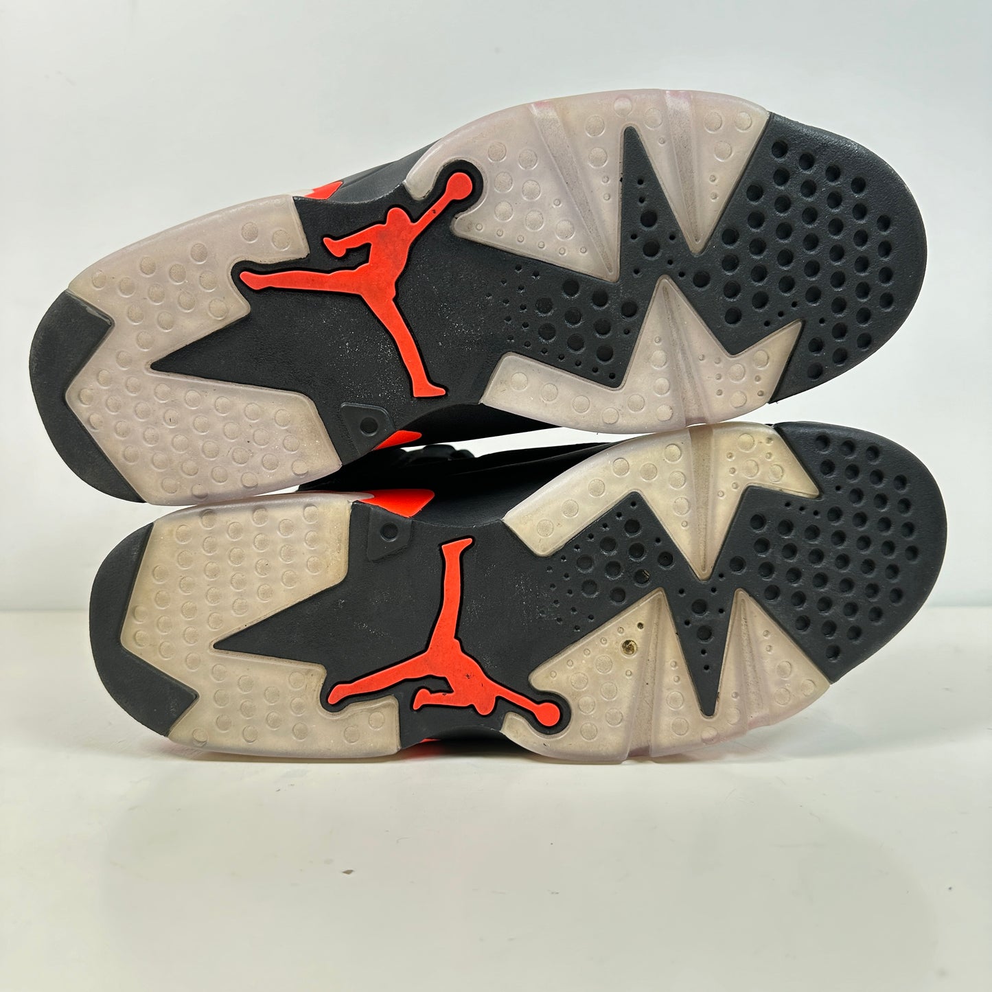 384664 060 Jordan 6 Retro Black Infrared (2019) - 11 M (VNDS) (No Box)