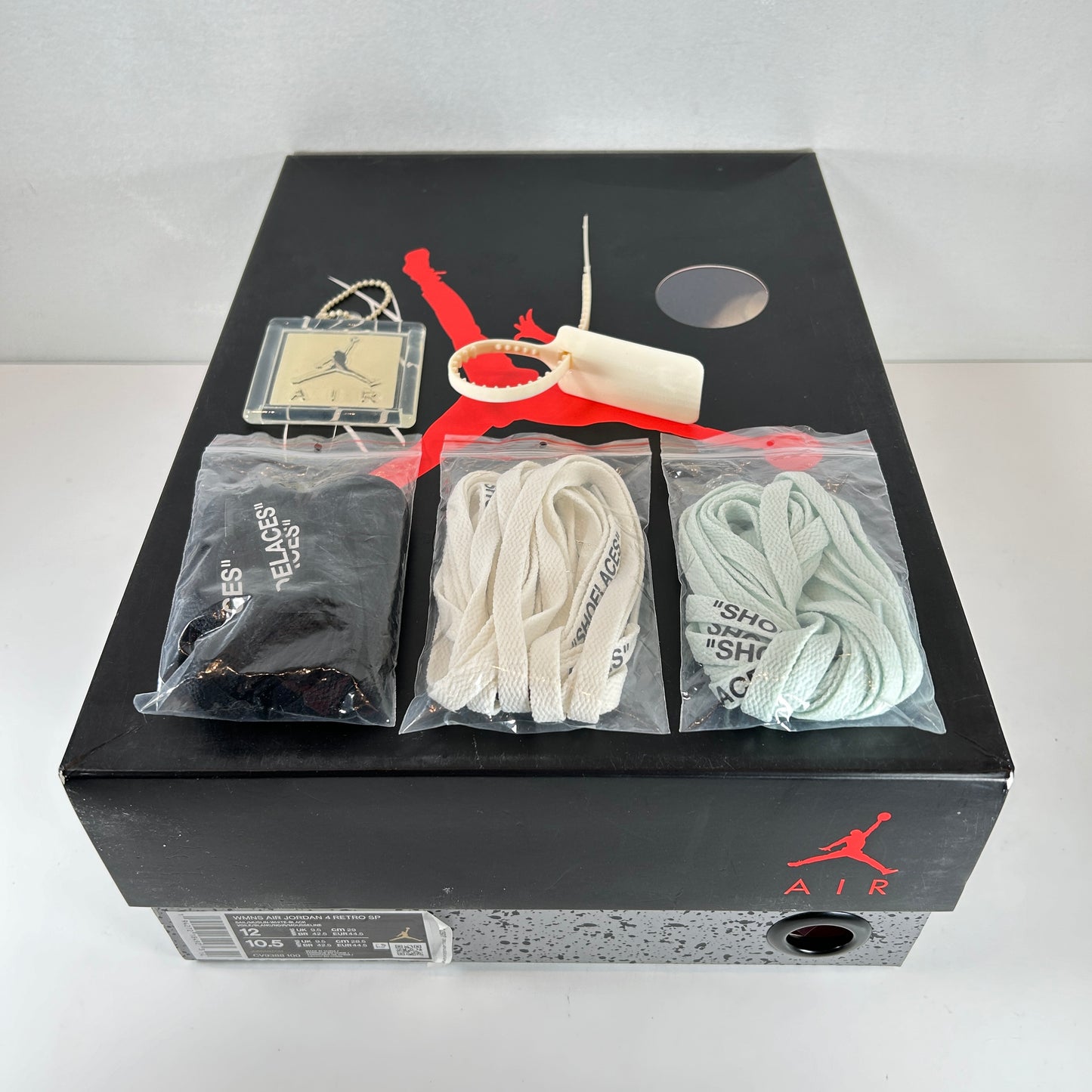 CV9388 100 Jordan 4 Vela blanquecina