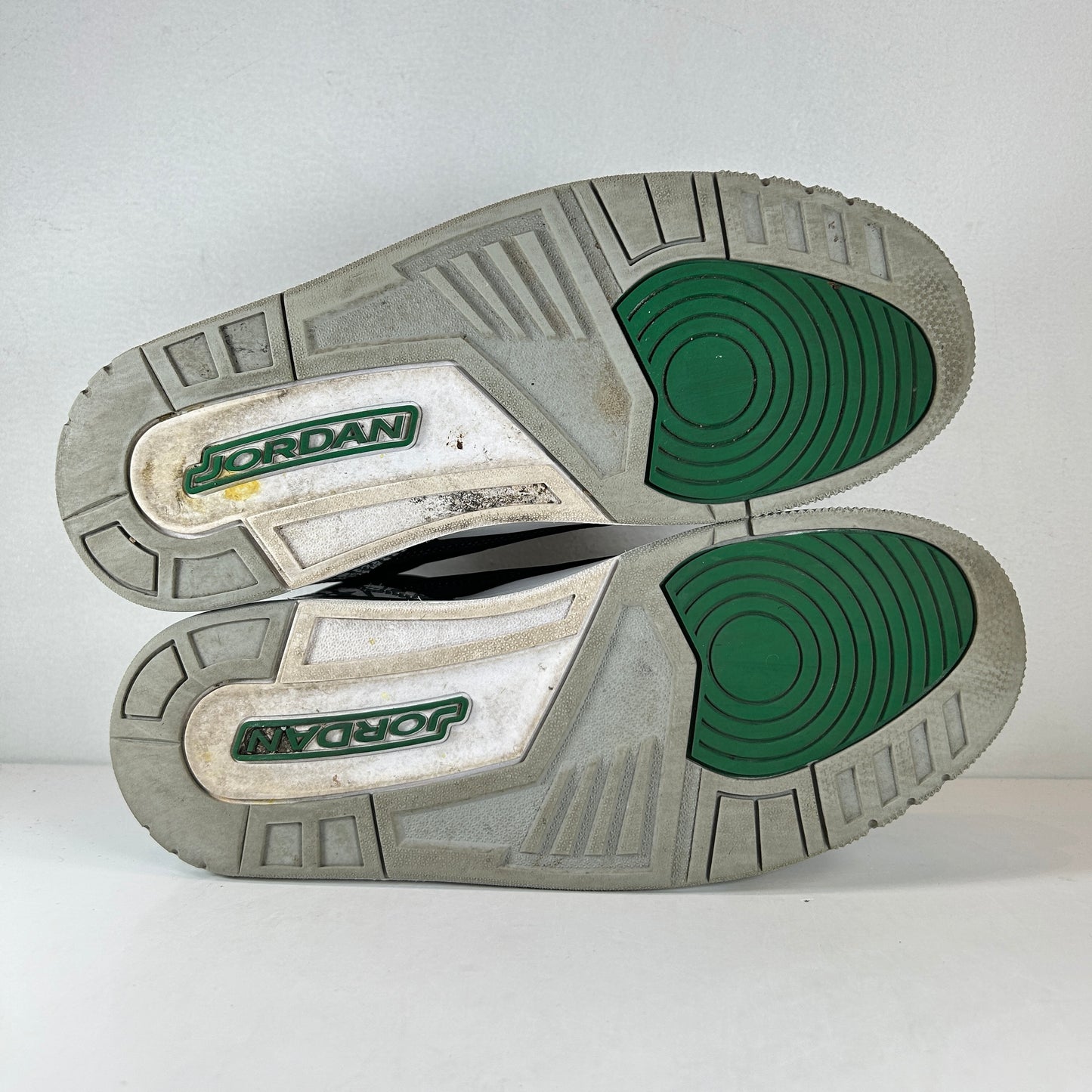 CT8532 030 Jordan 3 Retro Pino Verde