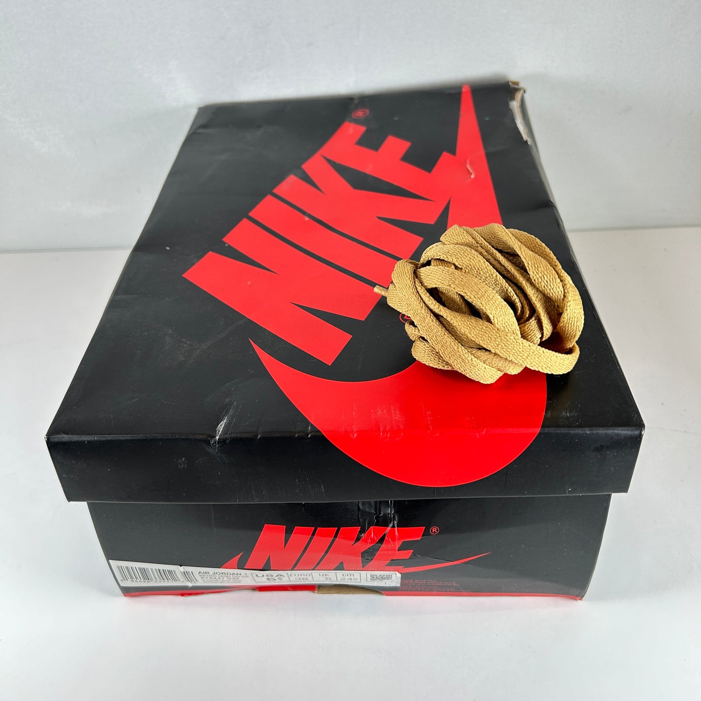 575441 032 Jordan 1 Negro Metálico Oro 2020