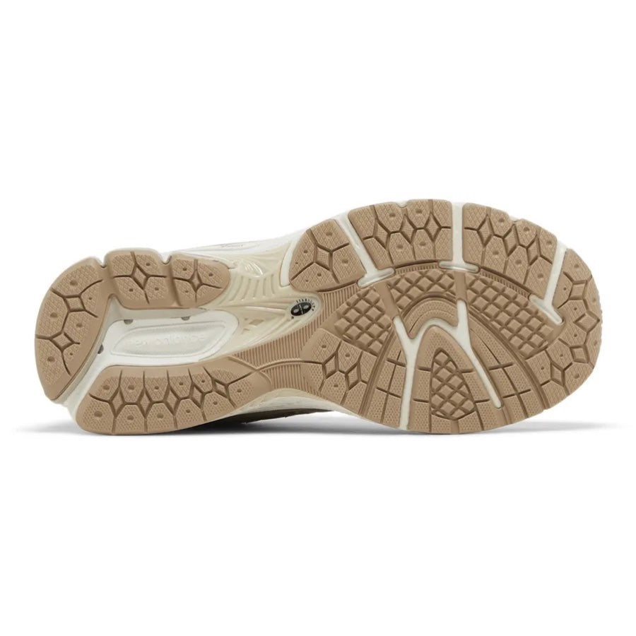 GC2002SI New Balance 2002R Timberwolf Mushroom (GS)