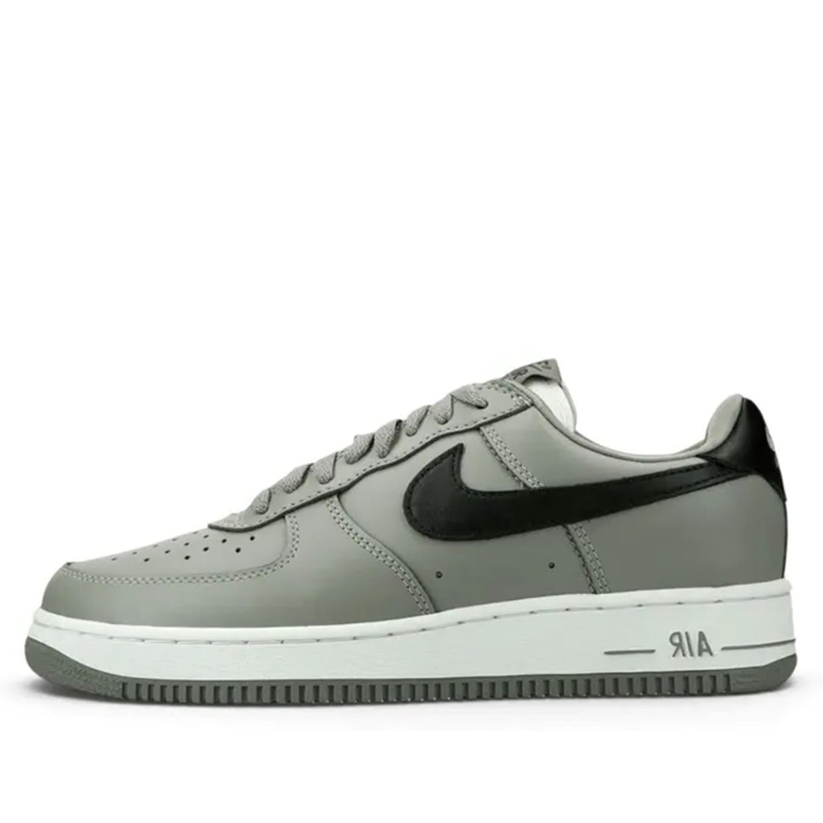 IV4501 300 Nike Air Force 1 Low '01 Light Army Black