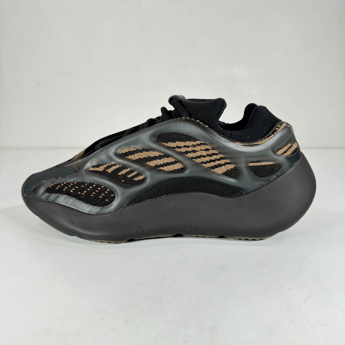 GY0189 adidas Yeezy 700 V3 Clay Brown [USED] - 4.5 M (Used)