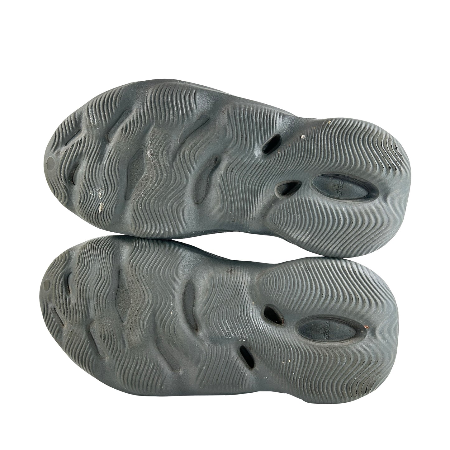 IG5349 Yeezy RNNR Carbon [USED] - 12 M (Used) (No Box)