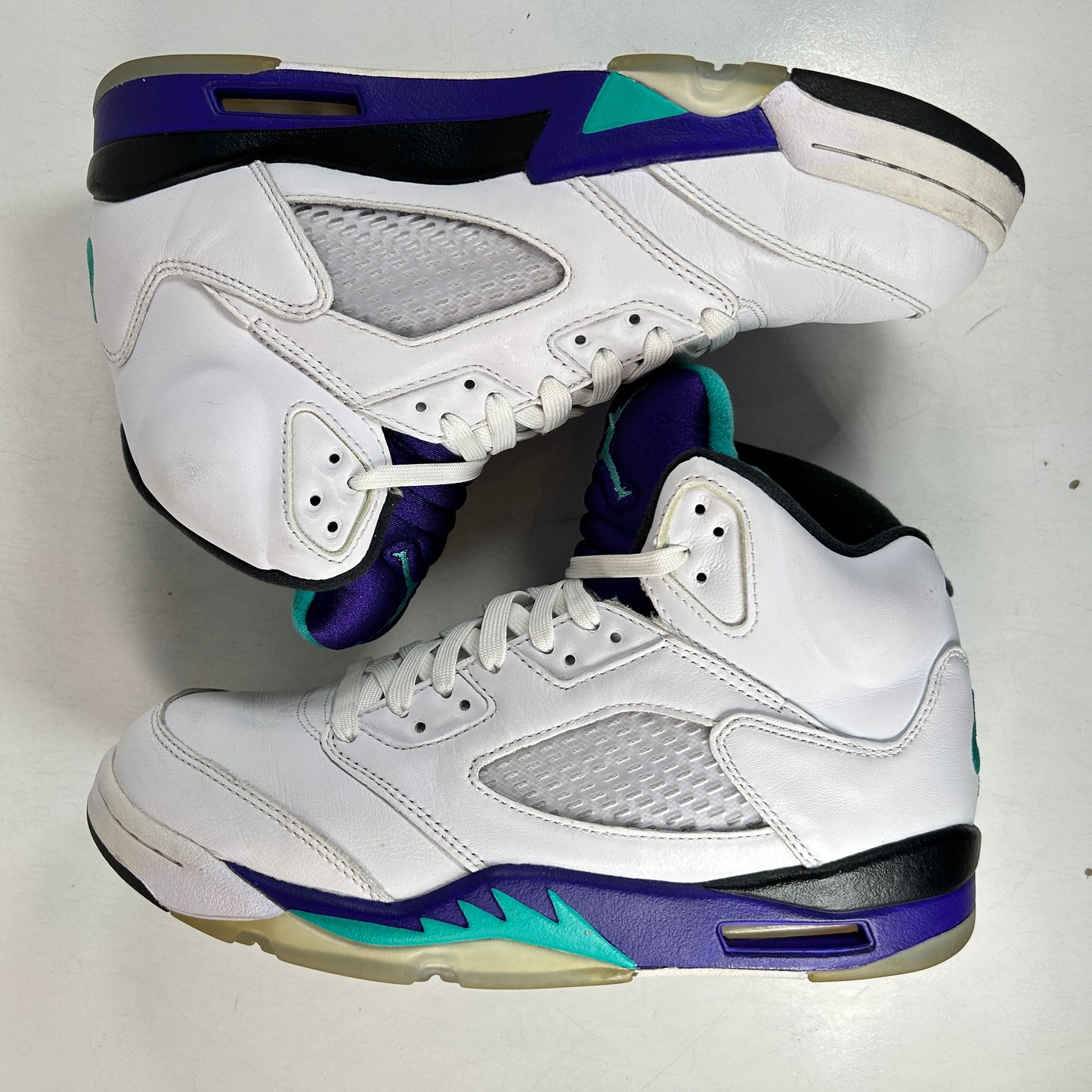 AV3919 135 Jordan 5 Retro Grape Fresh Prince [USED] - 8.5 M (Used)