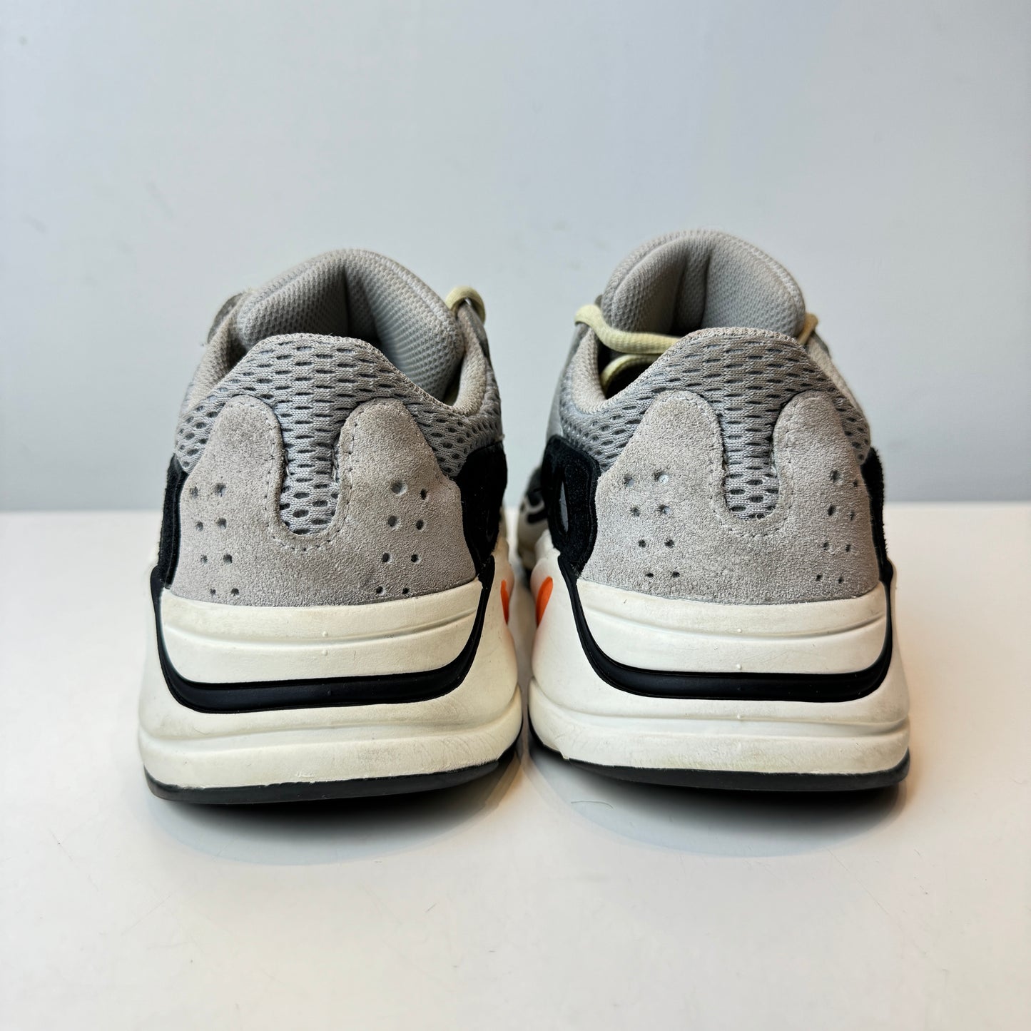 B75571 Yeezy 700 Wave Runner [USED] - 4 M (Used)