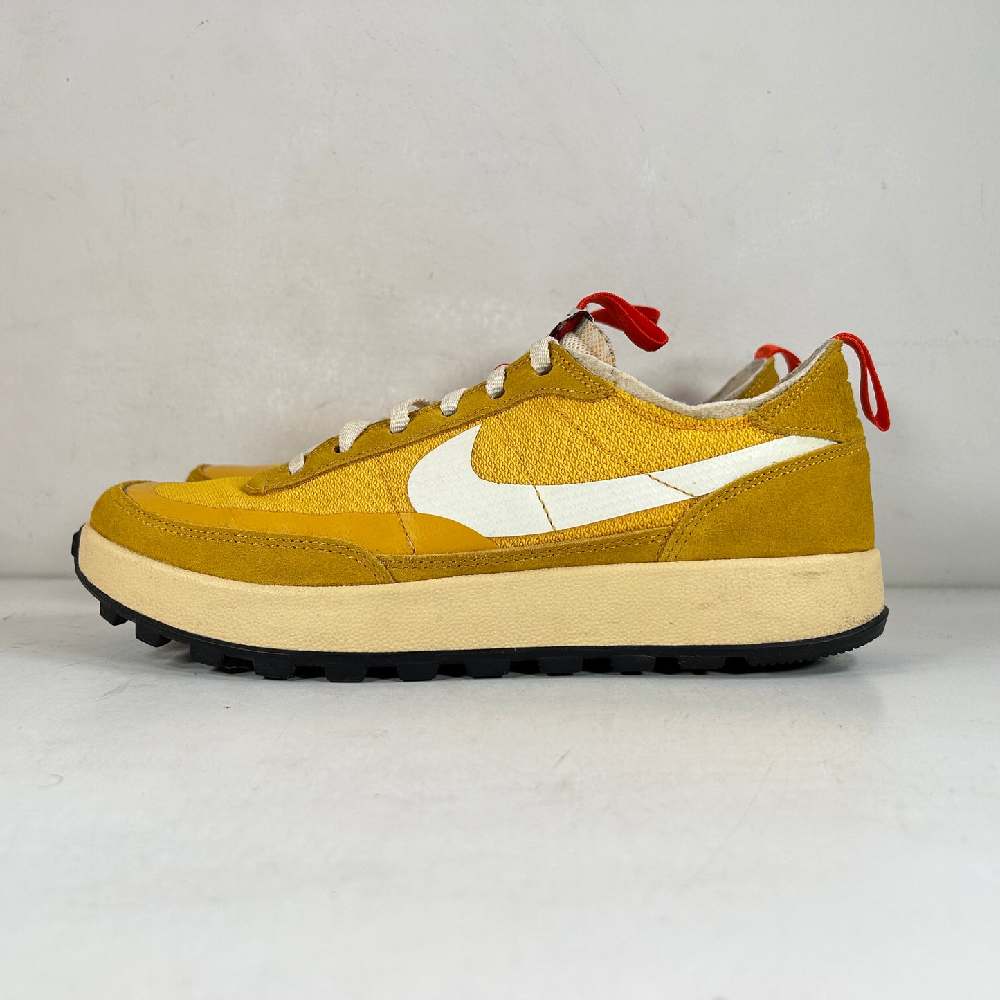 DA6672 700 NikeCraft GPS Tom Sachs Archive Dark Sulfur [USED] - 9.5 W (Used)