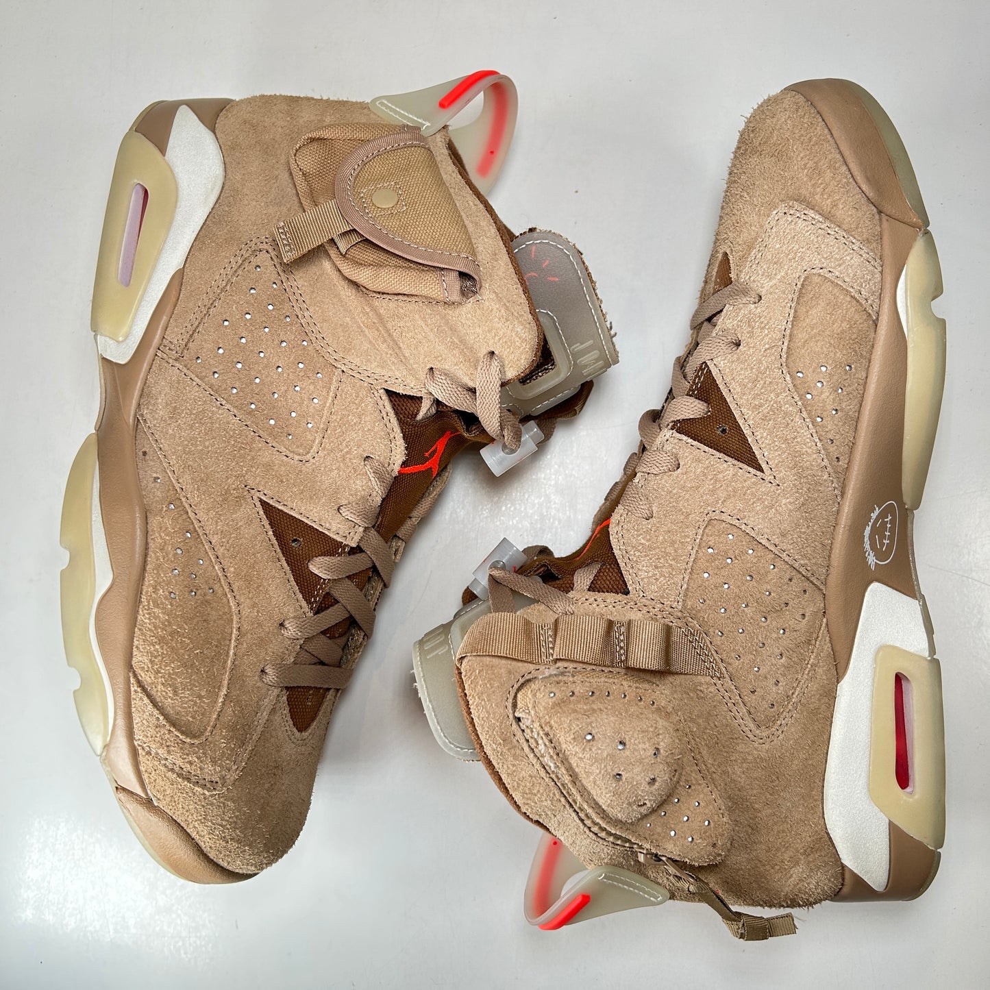 DH0690 200 Jordan 6 Retro Travis Scott British Khaki [USED] - 11 M (VNDS)