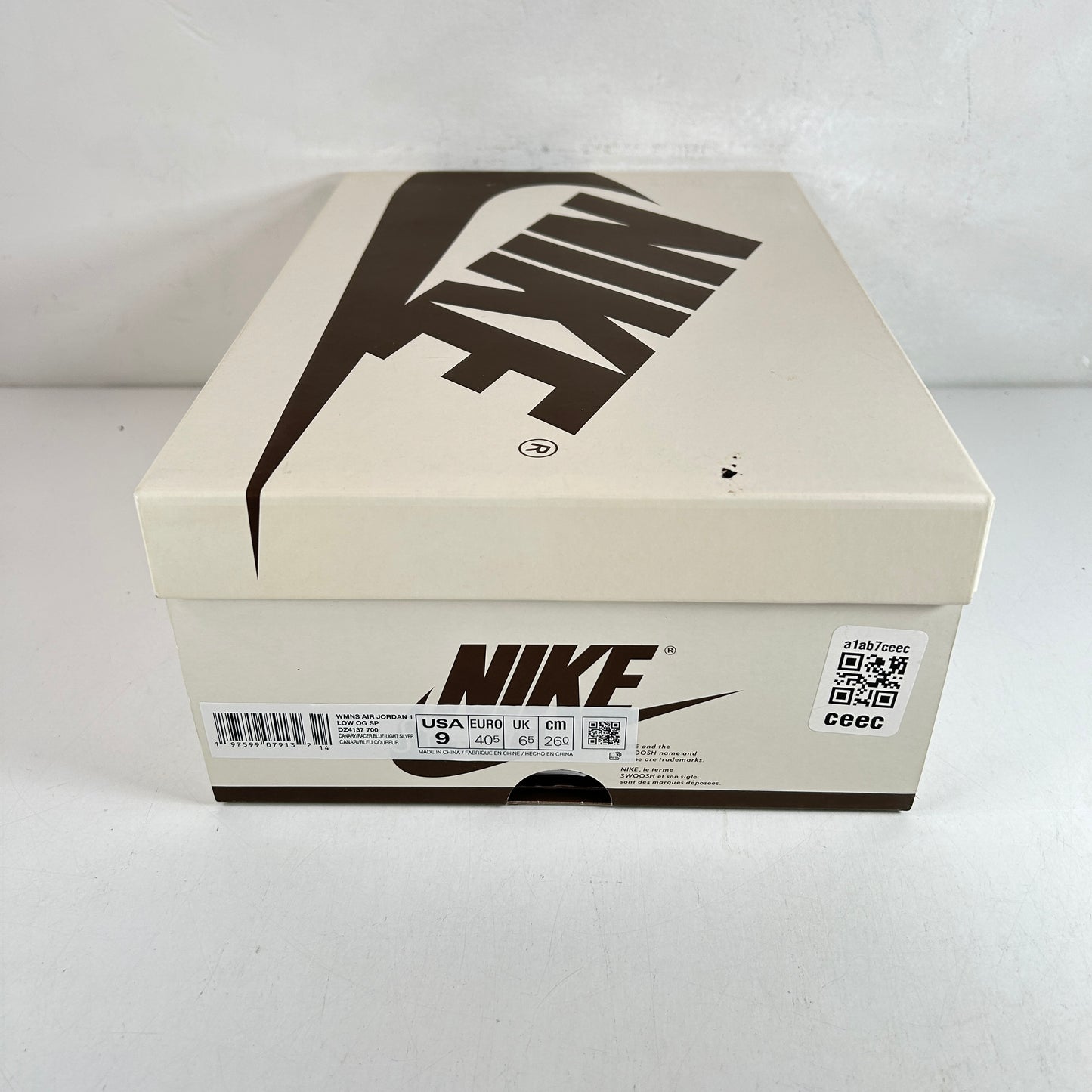 DZ4137 700 Jordan 1 Retro Low OG SP Travis Scott Canary (Women's) [USED] - 9 W (VNDS)
