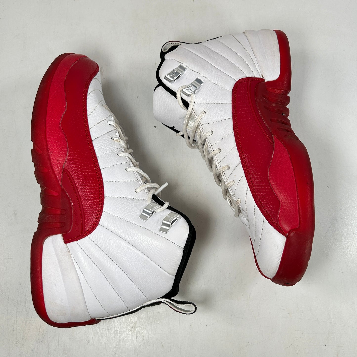 153265 116 Jordan 12 Retro Cherry (2023) (GS) [USED] - 6 Y (Used2) (No Box)