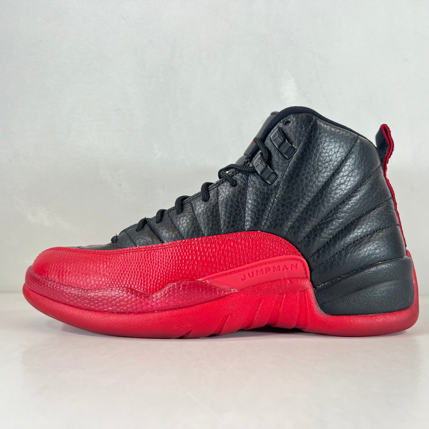 130690 002 Jordan 12 Retro Flu Game (2016) [USED] - 7.5 M (Used)