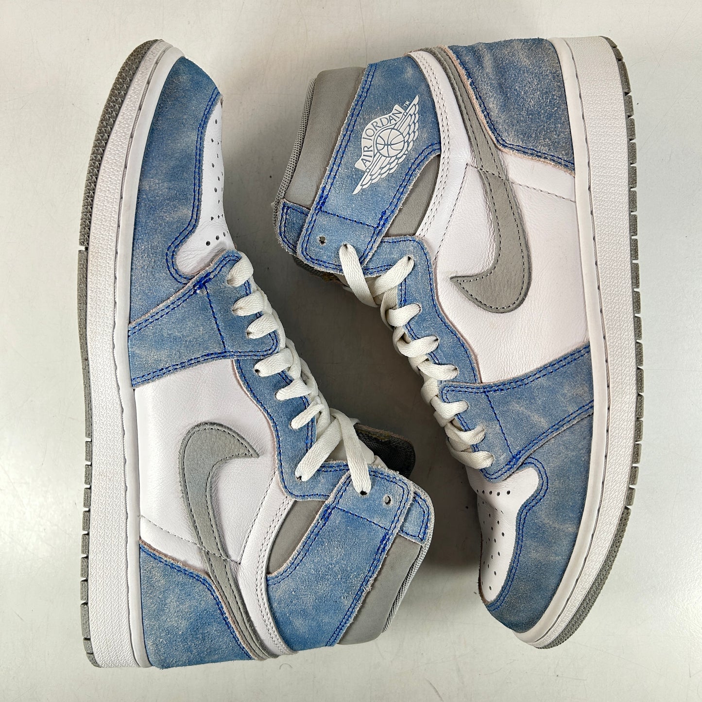 555088 402 Jordan 1 Hyper Royal [USED] - 11 M (Used)