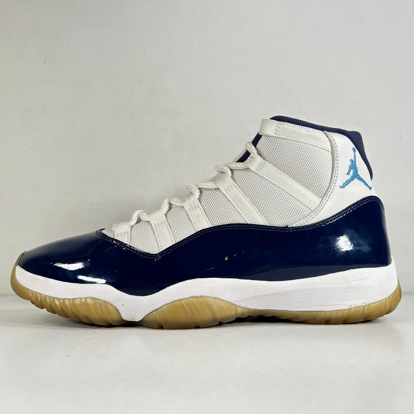 378037 123 Jordan 11 Retro UNC Win Like 82 [USED] - 11 M (Used)