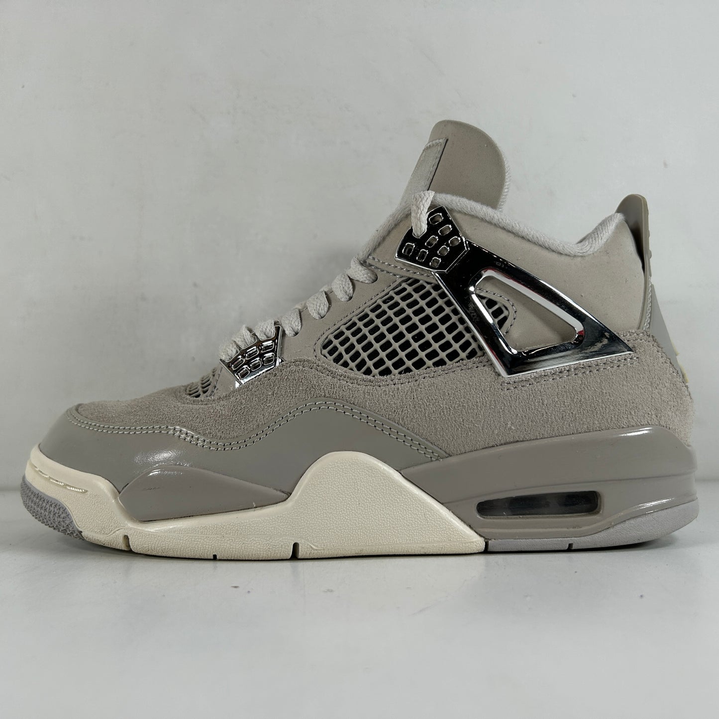 AQ9129 001 Jordan 4 Retro Momentos congelados