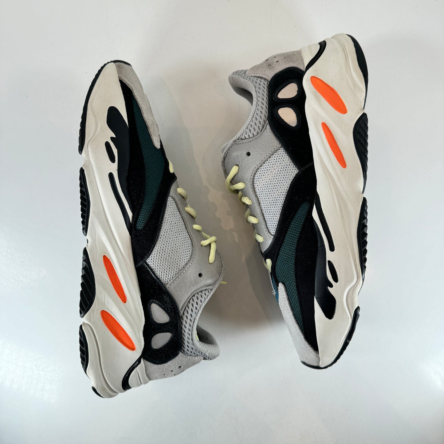 B75571 Yeezy 700 Wave Runner [USED] - 10.5 M (Used)