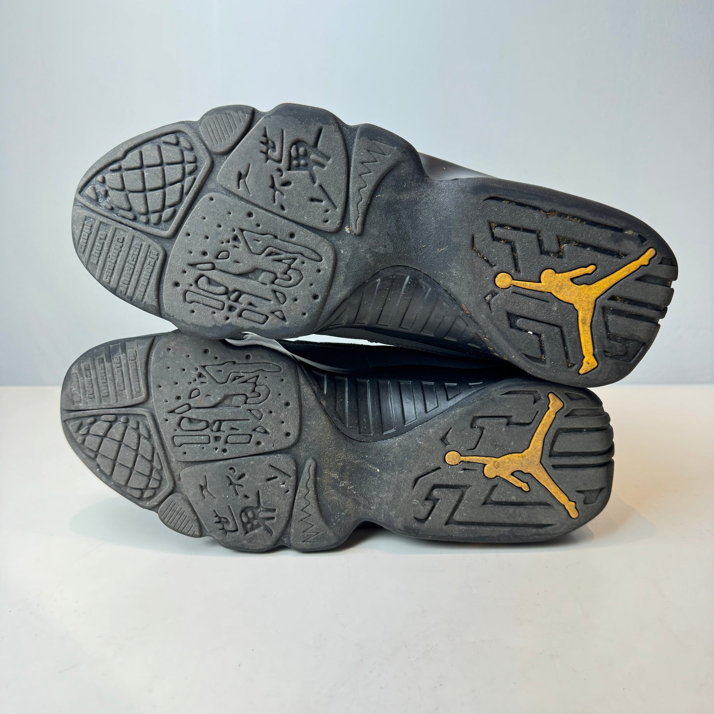CT8019 070 Jordan 9 Retro Dark Charcoal University Gold [USED] - 10 M (Used)