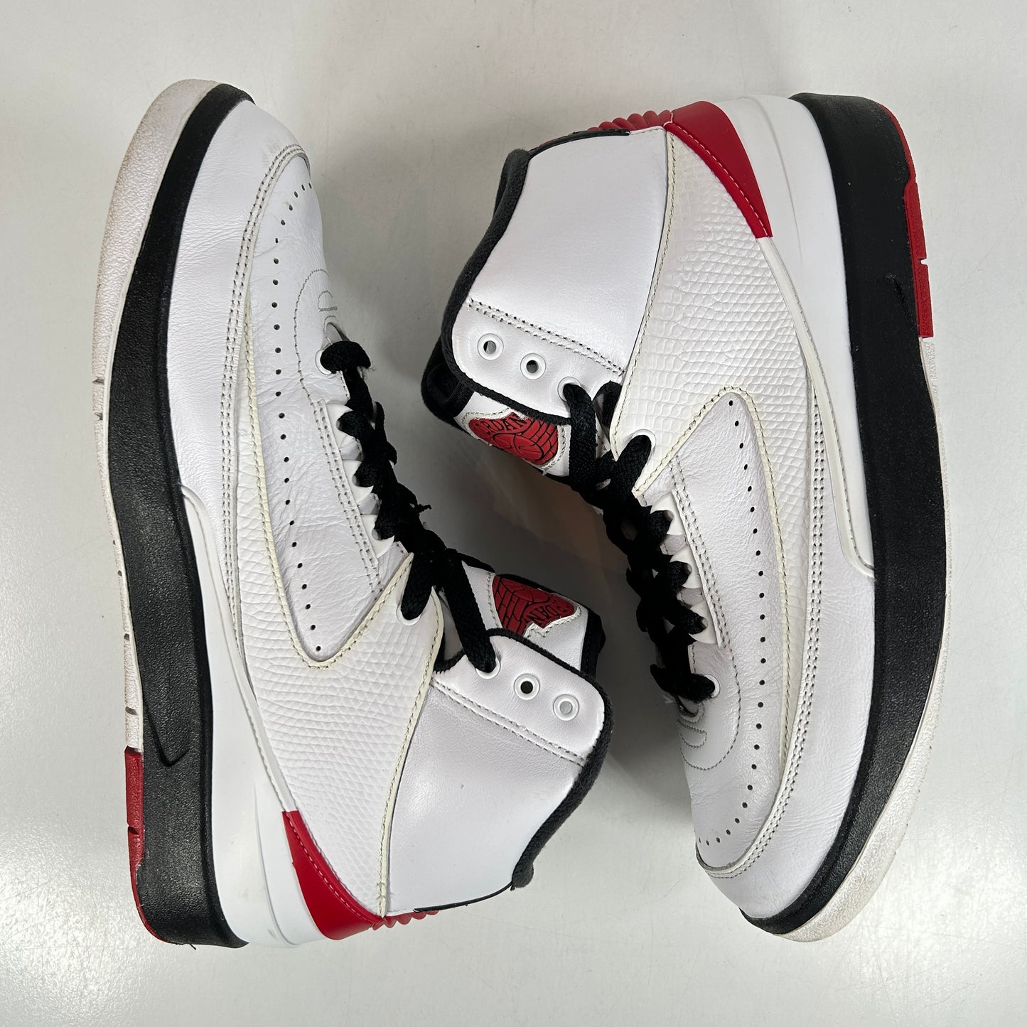 DX2454 106 Jordan 2 Retro OG Chicago (2022) [USED] - 8.5 M (Used4)