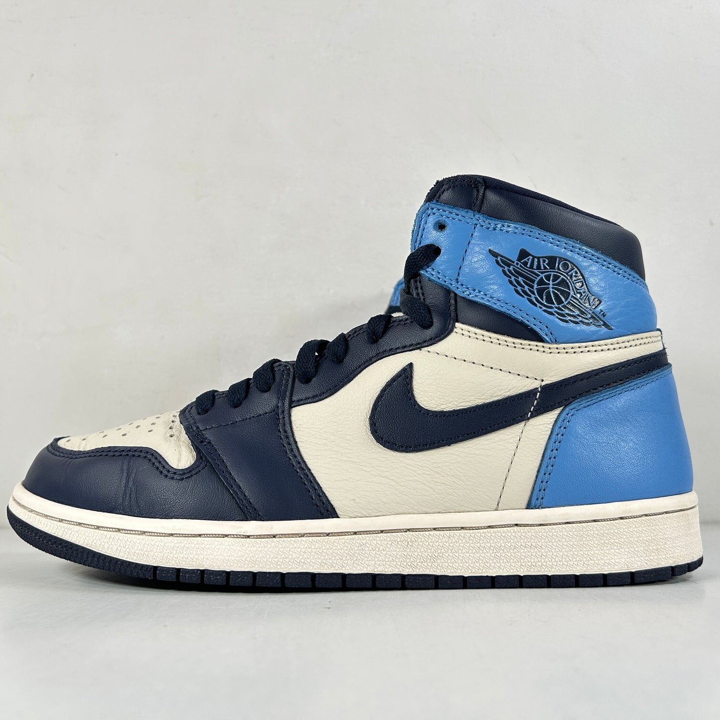 555088 140 Jordan 1 Obsidian UNC [USED] - 9 M (Used)