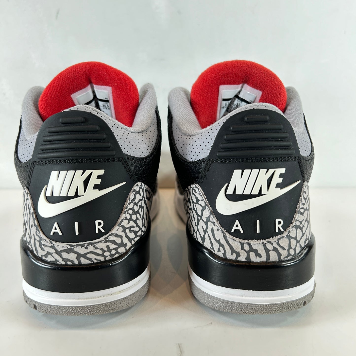 854262 001 Jordan 3 Black Cement 2018 [USED] - 8.5 M (Used3)