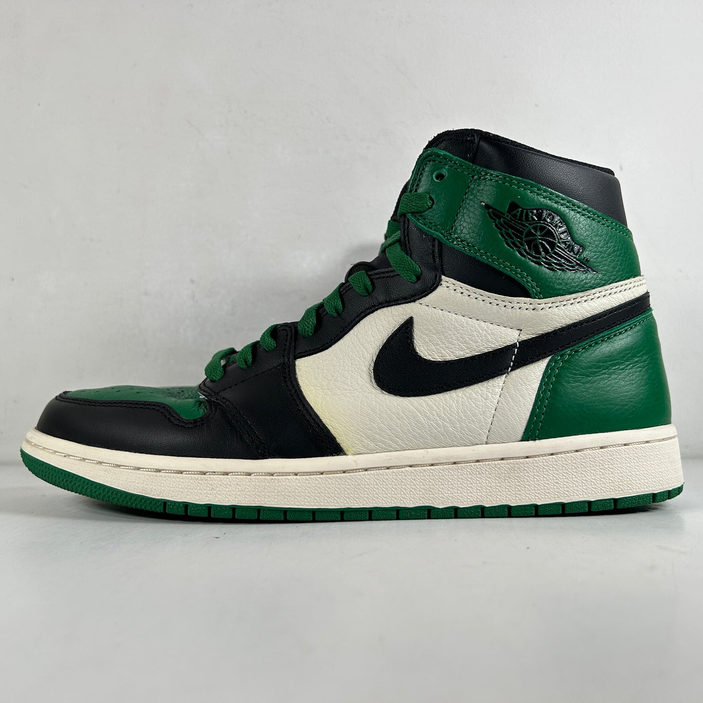 555088 302 Jordan 1 Retro High Pine Green [USED] - 9.5 M (Used2)