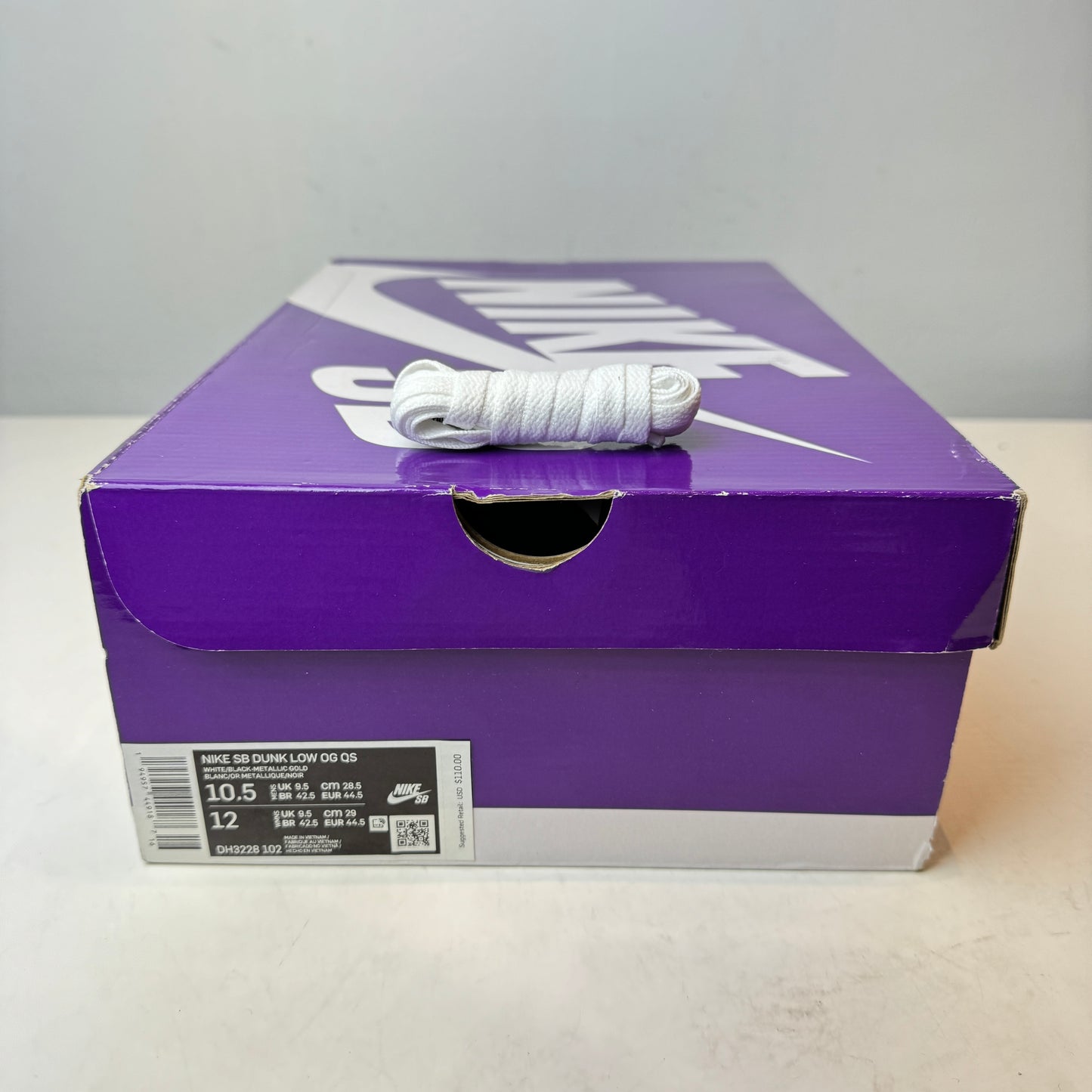 DH3228 102 Dunk SB Low Supreme Black [USED] - 10.5 M (Used)