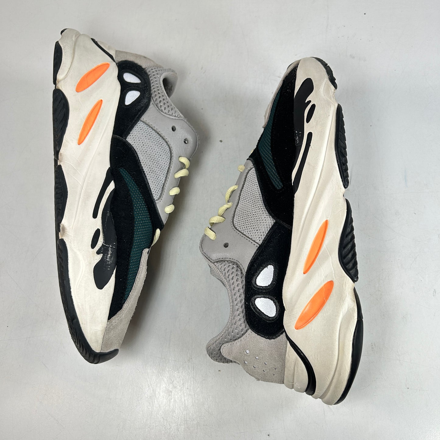 B75571 Yeezy 700 Wave Runner [USED] - 9.5 M (Used) (Replace Box)))