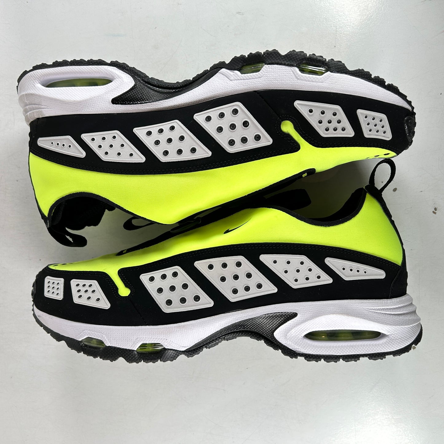 FZ2068 700 Nike Air Max Sunder Volt Black (W) [USED] - 12 W (Used)