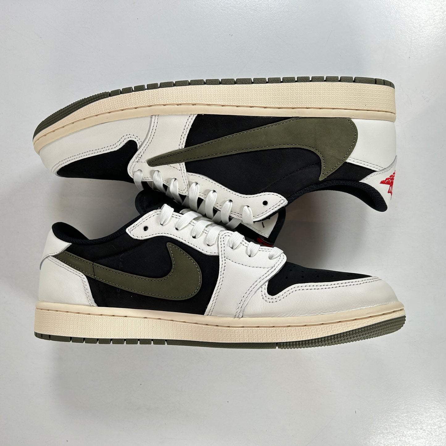 DZ4137 106 Jordan 1 Retro Low OG SP Travis Scott Olive (W) [USED] - 12 W (VNDS)