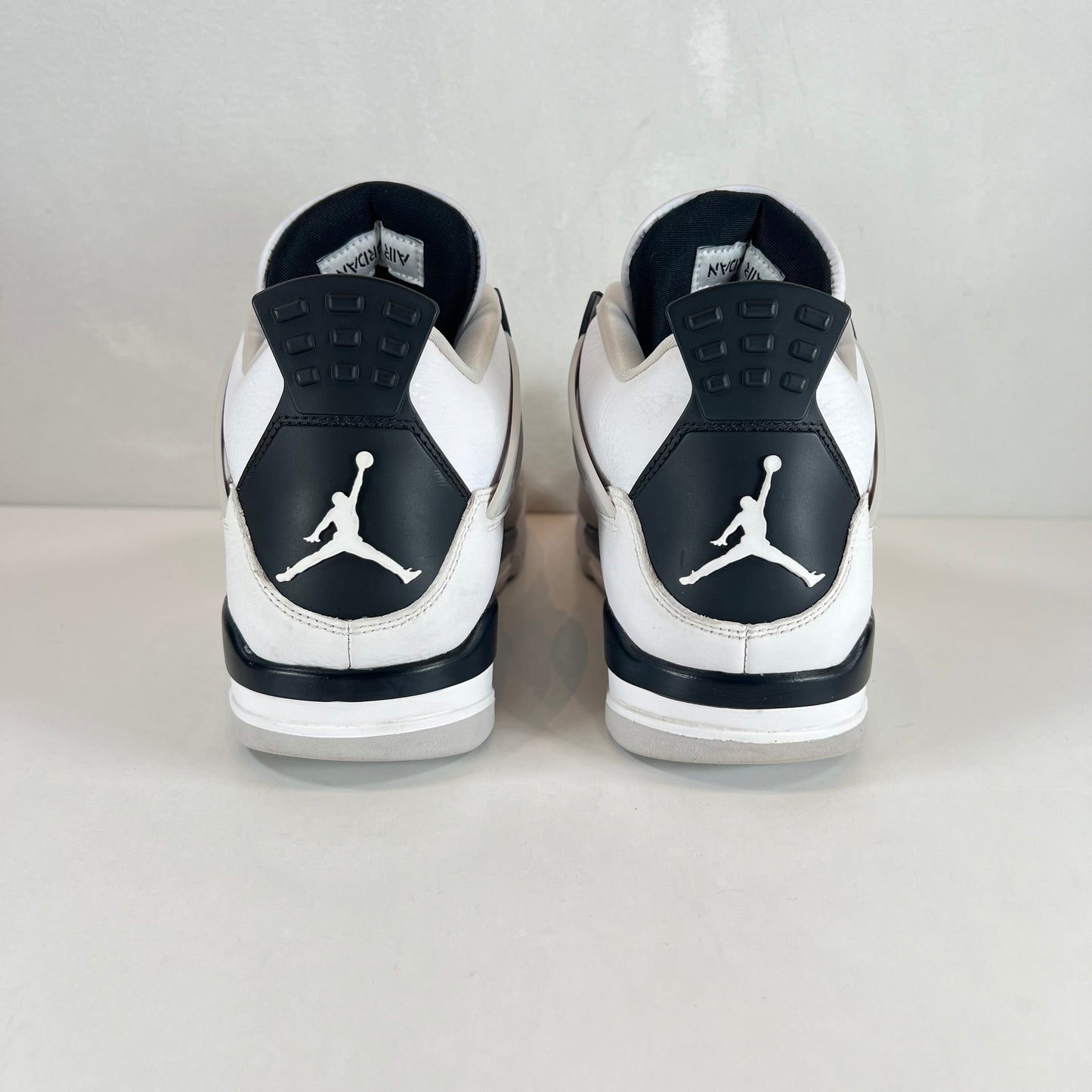 DH6927 111 Jordan 4 Retro Militar Negro