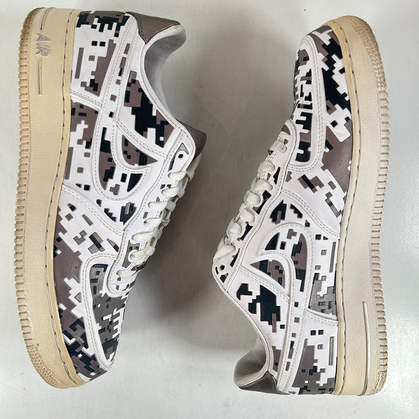 520505 100 Nike Air Force 1 Low Digi Camo [USED] - 11 M (Used) (No Box)