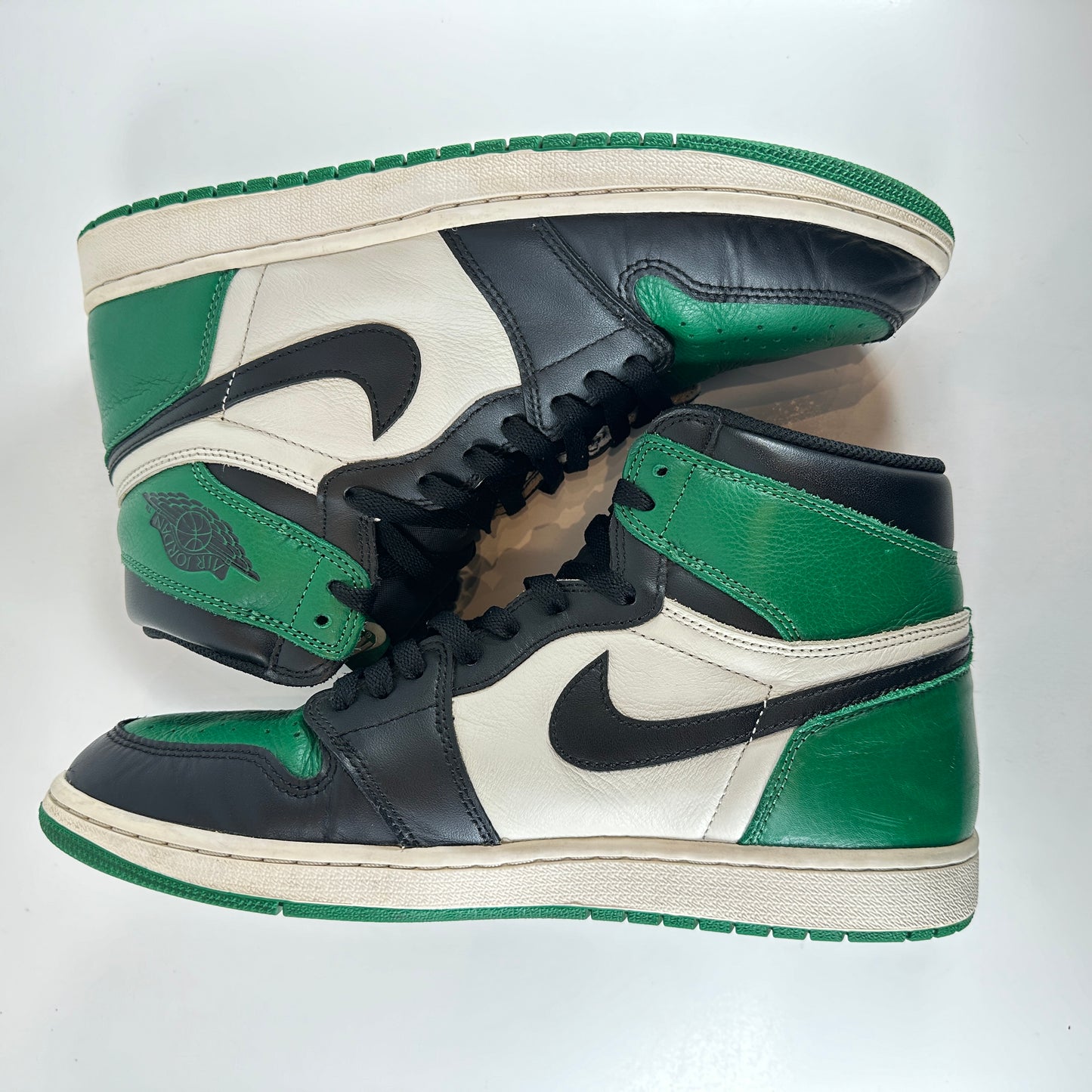 555088 302 Jordan 1 Retro High Pine Green [USED] - 11 M (Used)