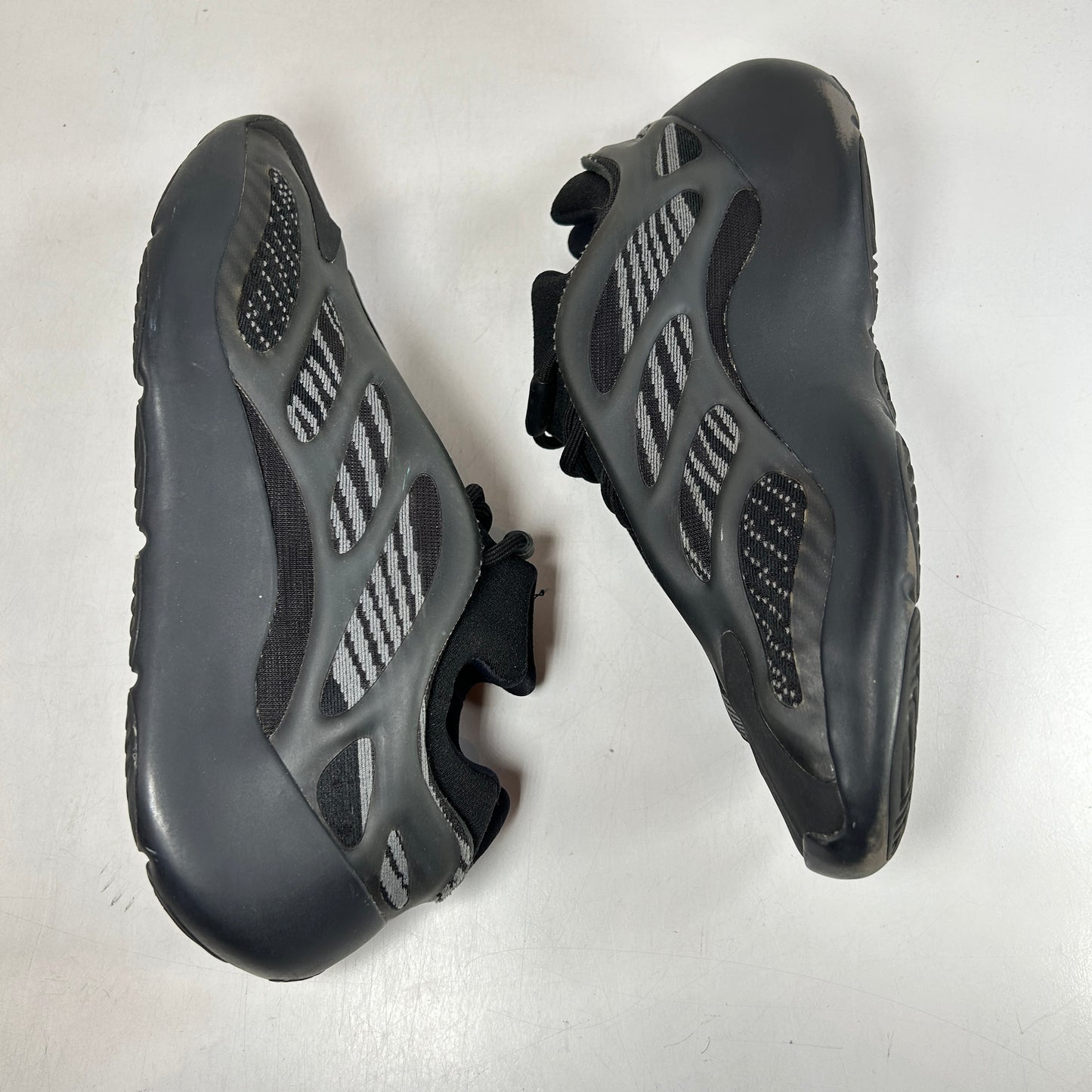 GX6144 adidas Yeezy 700 V3 Dark Glow [USED] - 10 M (Used)