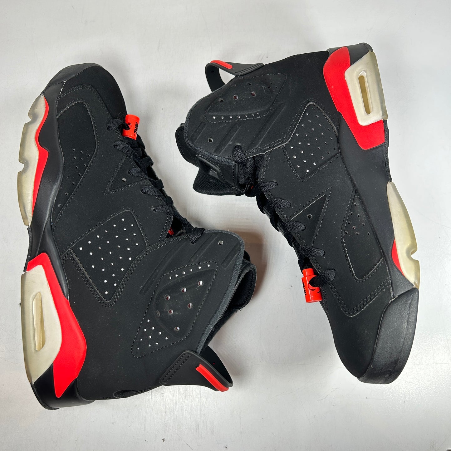 384664 060 Jordan 6 Retro Black Infrared (2019) [USED] - 9 M (Used)