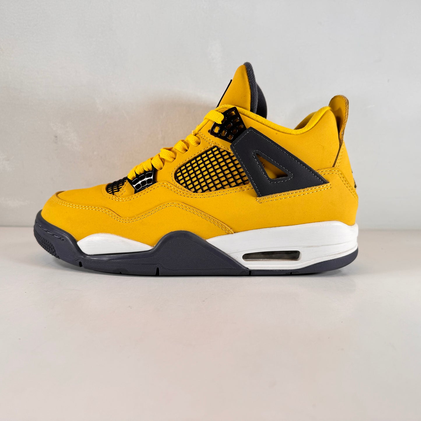 CT8527 700 Jordan 4 Retro Lightning (2021) [USED] - 9.5 M (Used3)