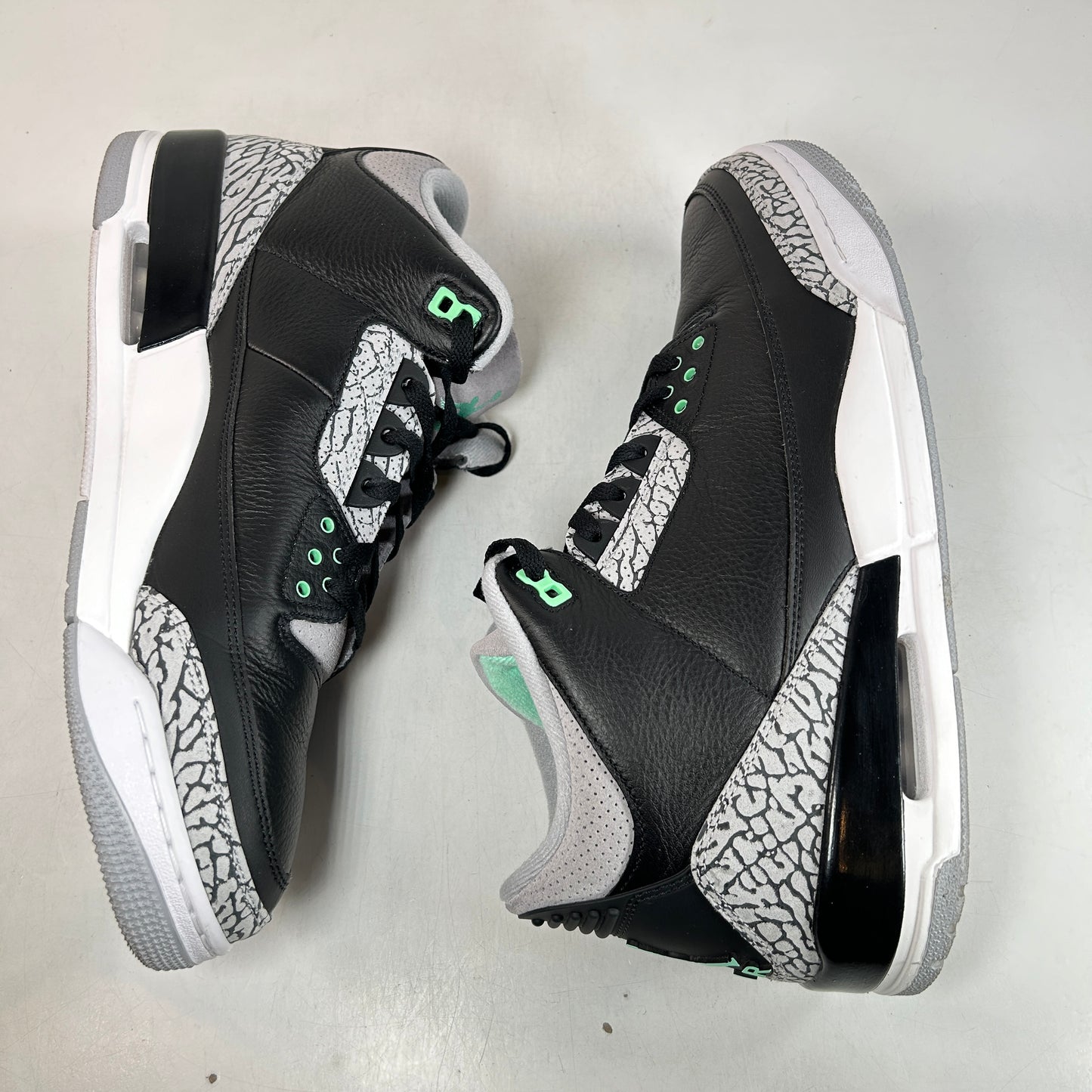 CT8532 031 Jordan 3 Retro Green Glow [USED] - 13 M (Used)