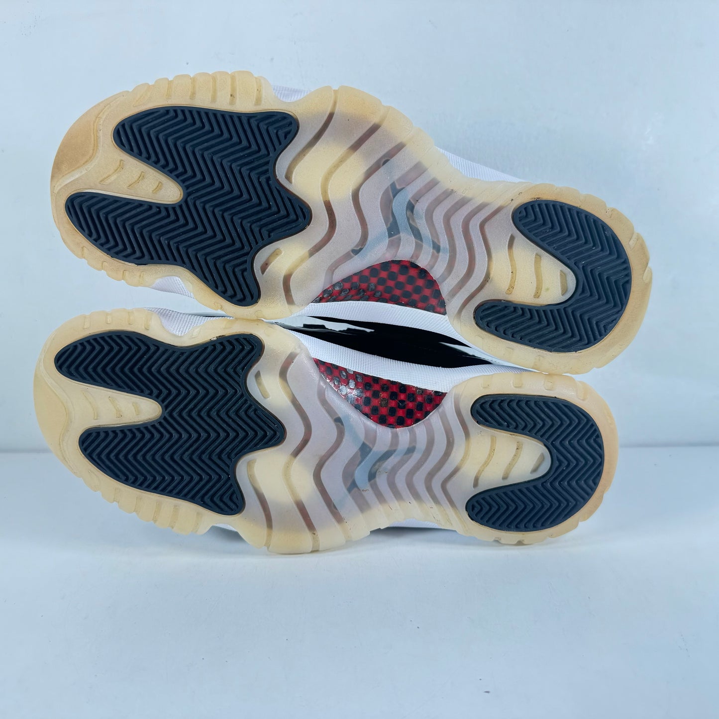 378037 002 Jordan 11 Retro 72-10 [USED] - 8 M (Used)