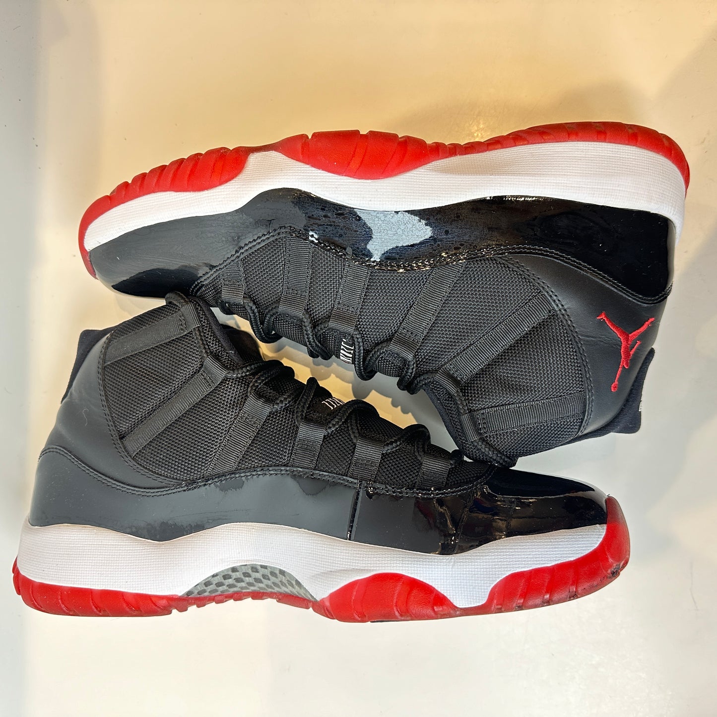 378037 010  Jordan 11 Retro Playoffs (2012) [USED] - 11 M (Used)