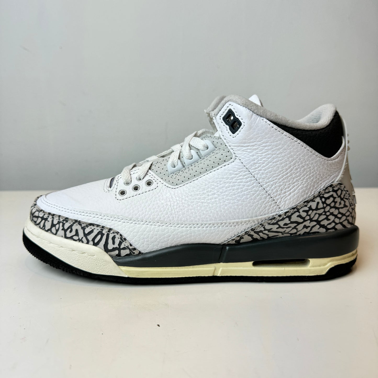 DX6665 100 Jordan 3 Retro Hide N' Sneak (GS) [USED] - 7 Y (Used)